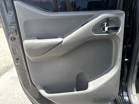 Used 2012 Nissan Frontier SV w/ SV Premium Utility Pkg image 19