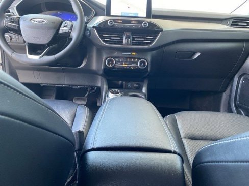 Certified 2022 Ford Escape Titanium image 32