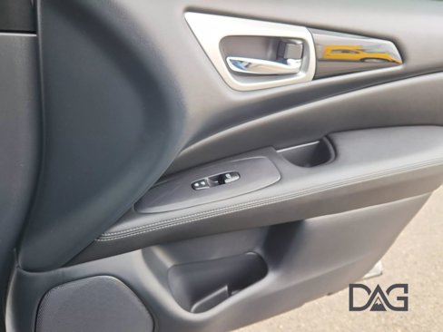 Used 2019 Nissan Pathfinder SV image 24