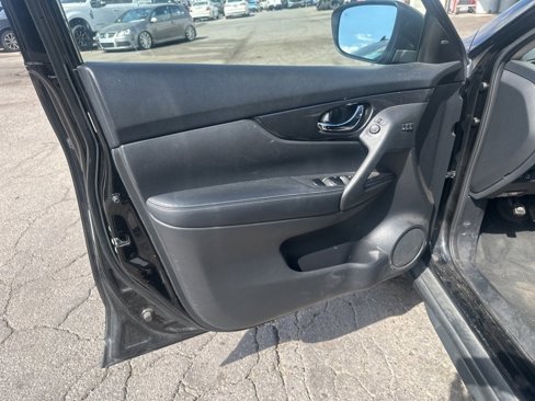 Used 2018 Nissan Rogue SV w/ Premium Package image 18