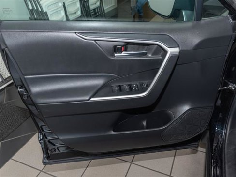 Used 2022 Toyota RAV4 XLE image 9