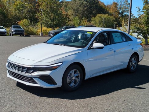New 2025 Hyundai Elantra SE image 7