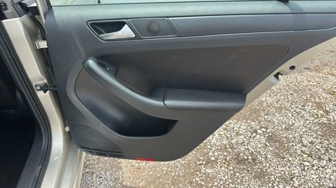 Used 2014 Volkswagen Jetta SE image 12