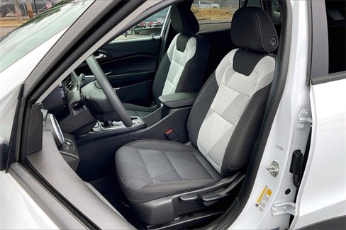 Used 2025 Chevrolet Trax LS image 25