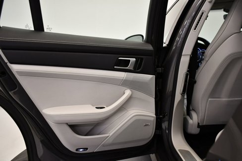 Certified 2018 Porsche Panamera 4S image 41