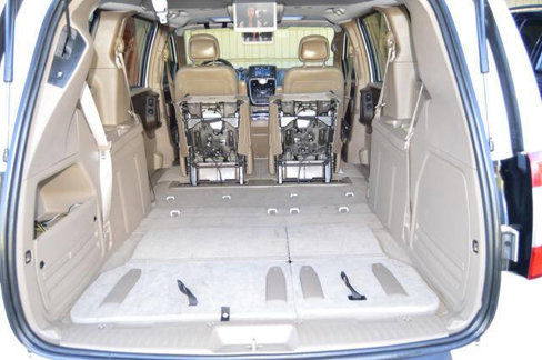 Used 2016 Chrysler Town & Country Touring-L image 40