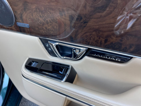 Used 2016 Jaguar XJ L Portfolio image 40