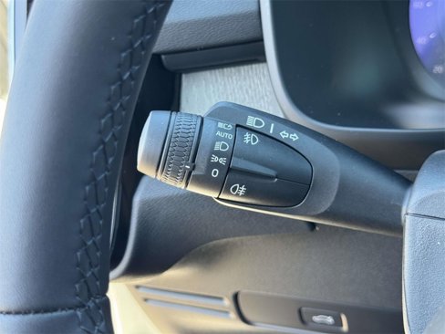 Certified 2025 Volvo XC40 B5 Core w/ Protection Package Premier image 21