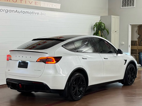 Used 2023 Tesla Model Y AWD image 3