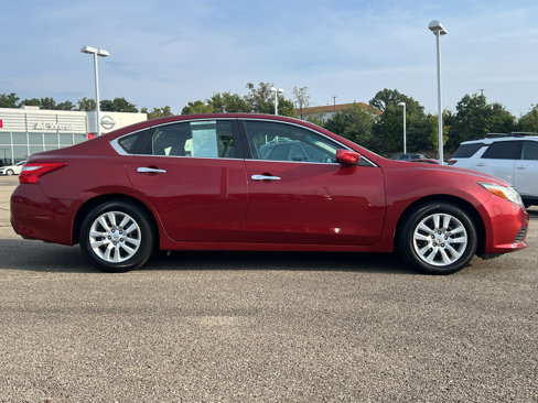 Used 2016 Nissan Altima 2.5 S w/ Power Driver Seat Package image 4