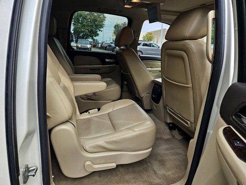 Used 2014 GMC Yukon XL Denali image 16