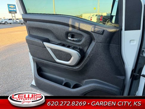 Used 2019 Nissan Titan PRO-4X w/ Pro-4x Convenience Package image 12