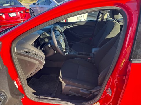 Used 2015 Ford Focus SE image 11