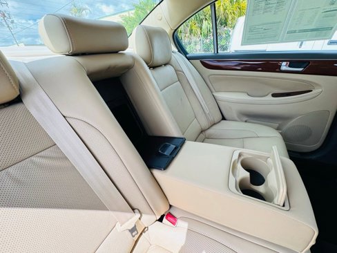 Used 2012 Hyundai Genesis 3.8 image 16