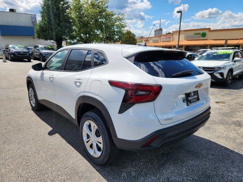 Used 2025 Chevrolet Trax LS image 3
