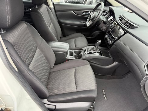 Used 2018 Nissan Rogue SV image 24