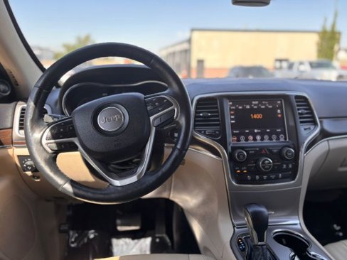 Used 2018 Jeep Grand Cherokee Limited image 16