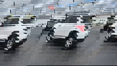Used 2020 Ford Explorer XLT w/ Comfort Package image 6