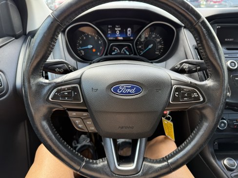 Used 2017 Ford Focus SE w/ Cold Weather Package image 16
