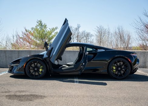 New 2025 McLaren Artura image 16