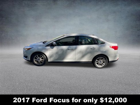 Used 2017 Ford Focus SE w/ Cold Weather Package image 2