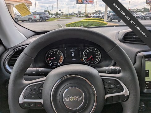 Used 2023 Jeep Renegade Latitude image 28