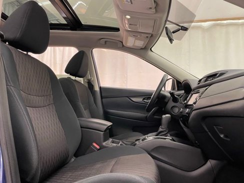 Used 2018 Nissan Rogue SV image 10