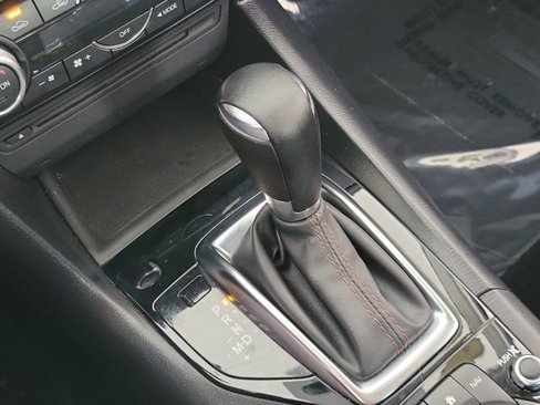 Used 2015 MAZDA MAZDA3 i Touring w/ Technology Package image 9
