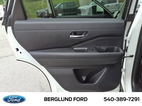 Used 2022 Nissan Pathfinder SV image 37
