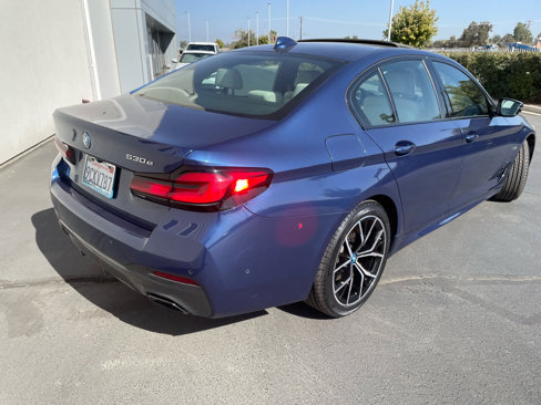 Used 2022 BMW 530e w/ M Sport Package image 5