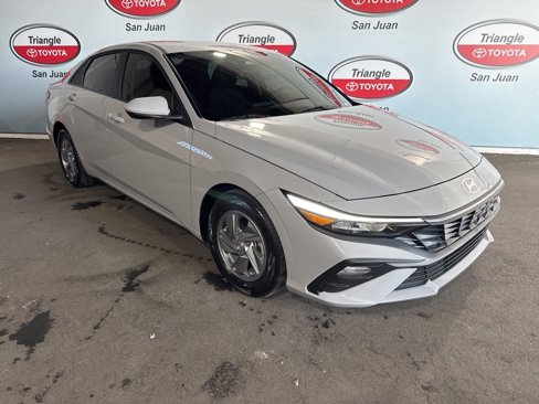 Used 2025 Hyundai Elantra SE image 3