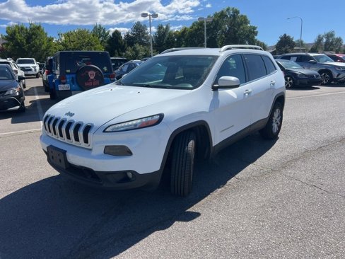 Used 2018 Jeep Cherokee Latitude Plus w/ Cold Weather Group image 14