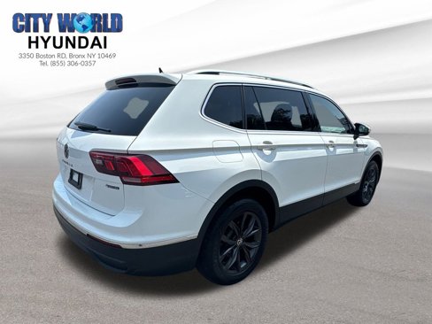 Used 2022 Volkswagen Tiguan SE w/ Panoramic Sunroof Package image 5