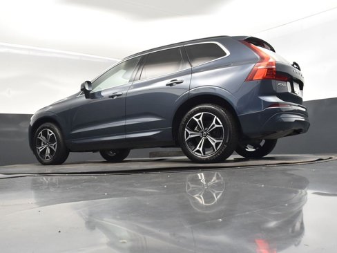 Used 2022 Volvo XC60 B5 Momentum w/ Climate Package image 40