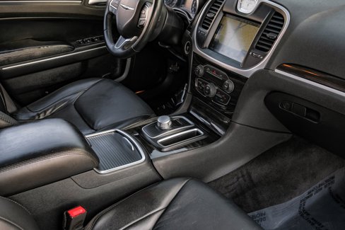 Used 2015 Chrysler 300 Limited w/ Driver Convenience Group image 21