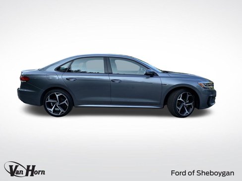 Used 2021 Volkswagen Passat 2.0T R-Line image 2