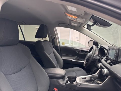 Used 2019 Toyota RAV4 LE image 10
