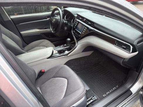 Used 2018 Toyota Camry LE image 13
