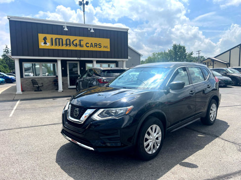 Used 2018 Nissan Rogue S image 2