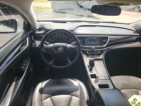 Used 2017 Buick LaCrosse Premium image 3
