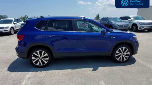Certified 2023 Volkswagen Taos SE image 9