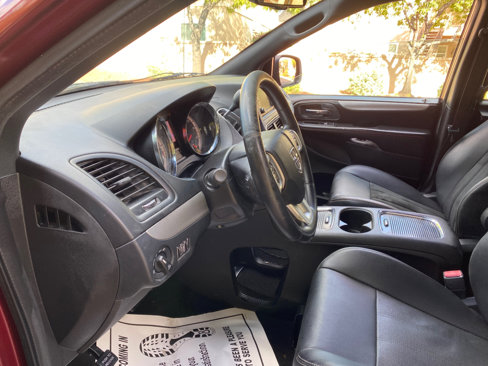 Used 2018 Dodge Grand Caravan GT image 28