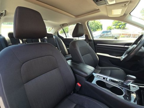 Used 2022 Nissan Altima 2.5 SV w/ SV Premium Package image 16
