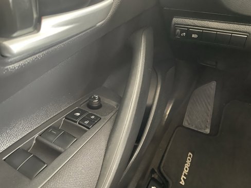 Used 2021 Toyota Corolla LE image 36