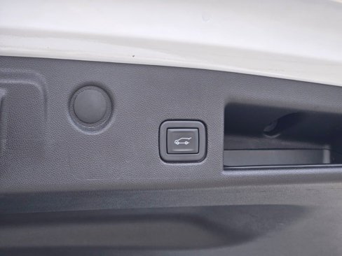 Used 2023 Chevrolet Equinox LT w/ Driver Convenience Package image 13