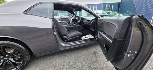 Used 2018 Dodge Challenger SXT w/ Blacktop Package image 8