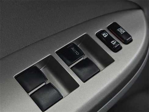 Used 2013 Toyota Corolla LE image 24
