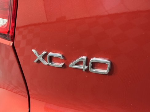 Certified 2024 Volvo XC40 B5 Plus image 7