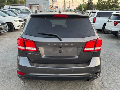 Used 2019 Dodge Journey SE w/ Premium Group image 4
