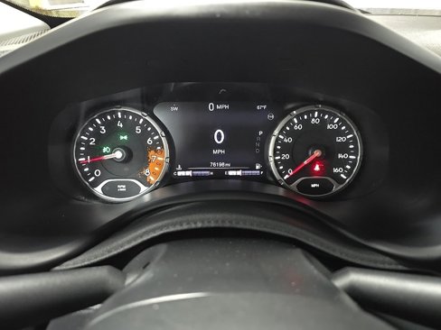 Used 2015 Jeep Renegade Limited image 23